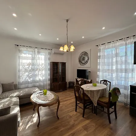 Apartment Aristocrat With Free Parking